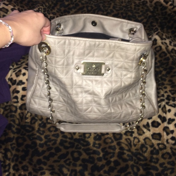 Gently used hand bag - Picture 2 of 4