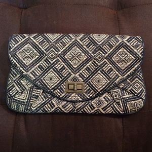 Target geometric print clutch