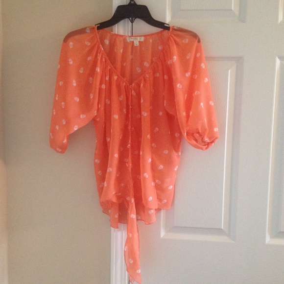 Light blouse with small skull print