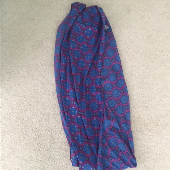 An infinite scarf
