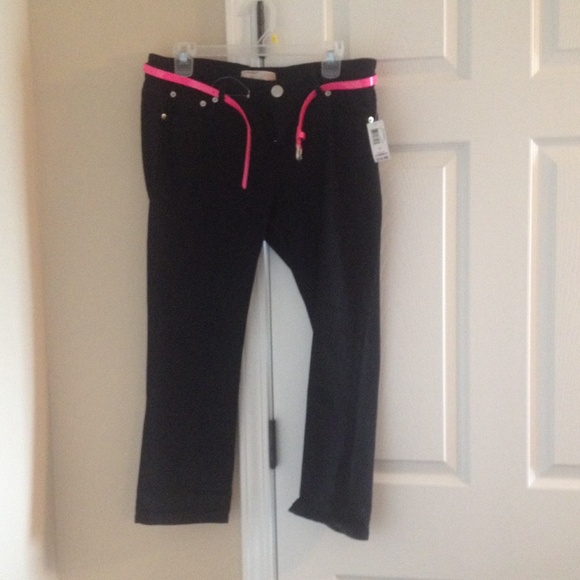 Black capris. With belt.