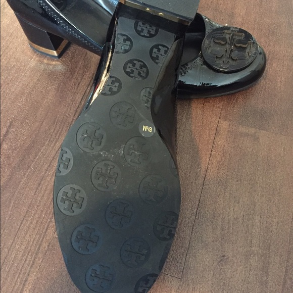 Tory Burch Patent Amy Pump; Gold Detailing! - Picture 3 of 4