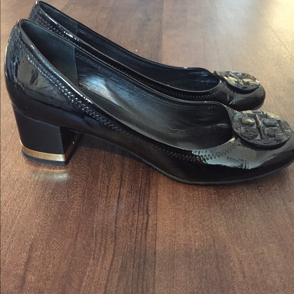 Tory Burch Patent Amy Pump; Gold Detailing! - Picture 4 of 4
