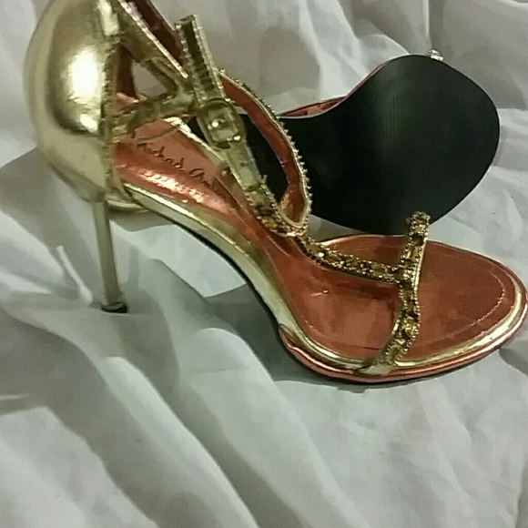 Pumps - Picture 2 of 3