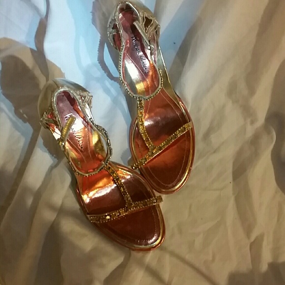 Pumps - Picture 3 of 3