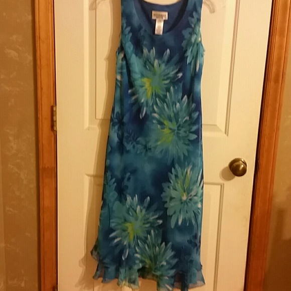 Dress - Picture 3 of 3