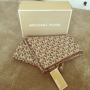 NWT Michael Kors MK printed scarf