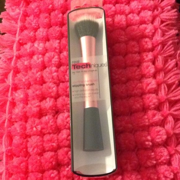 Real Techniques Stippling Brush