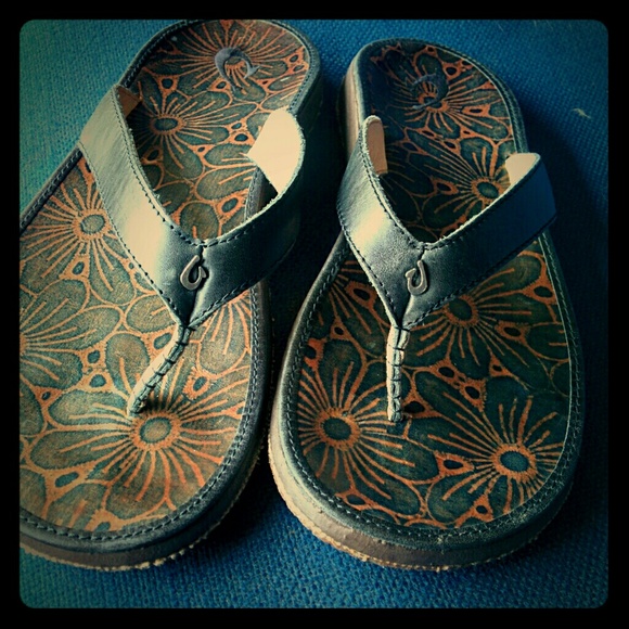 OluKai Paniolo Plumeria Flip-Flops