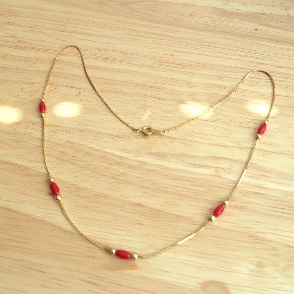 Red and gold necklace - Picture 1 of 1