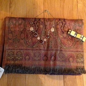NWT GORGEOUS 100% Wool Pashmina Scarf