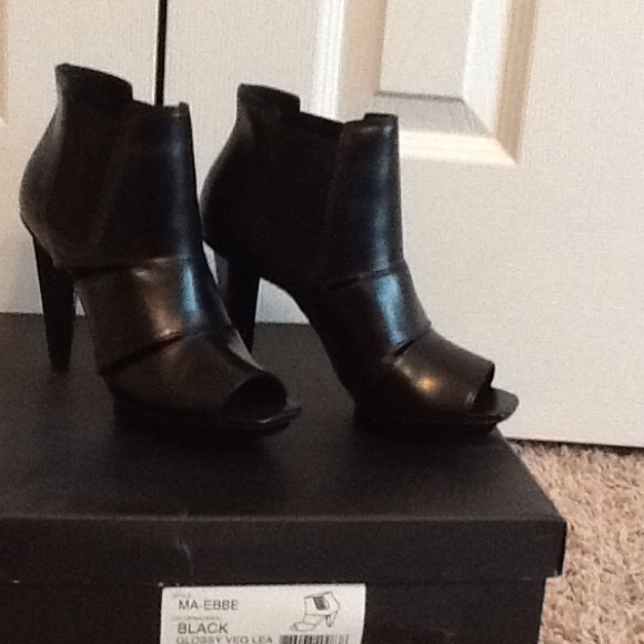 New Price!! BCBG Maxazria Caged Bootie