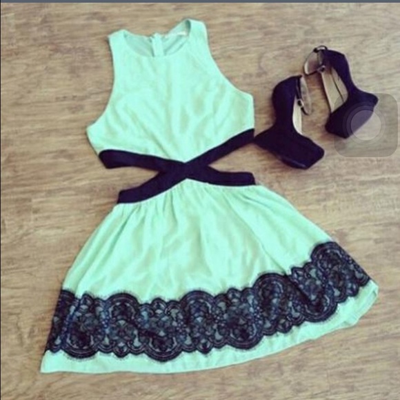 Black Mint mini Contrast Lace Dress - Picture 2 of 4