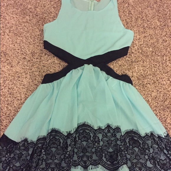 Black Mint mini Contrast Lace Dress - Picture 3 of 4