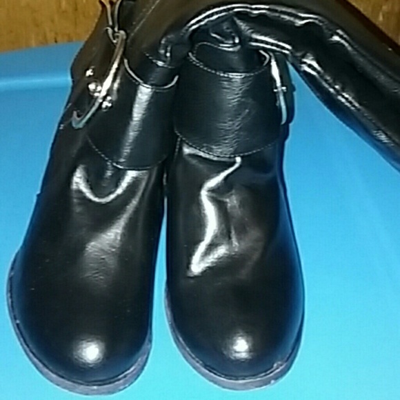 Just Fab Black Buckle Boots Size 7 1/2 - Picture 2 of 3