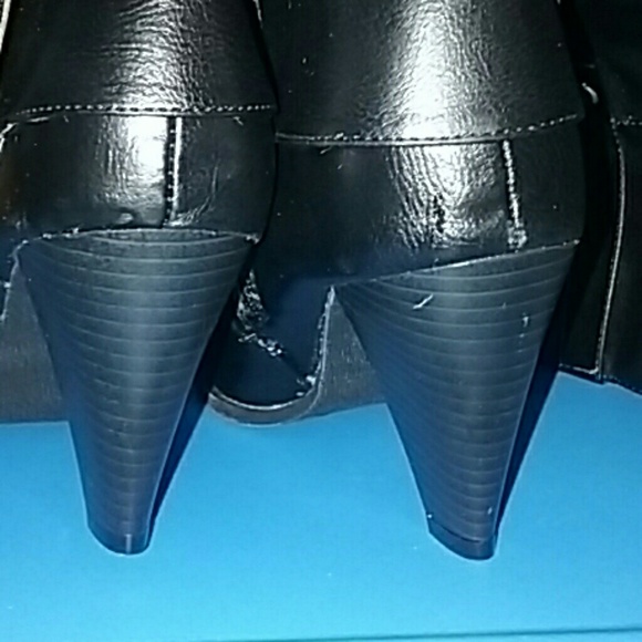 Just Fab Black Buckle Boots Size 7 1/2 - Picture 3 of 3