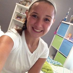 Meet your Posher, Elise