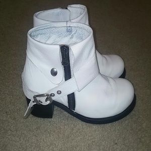 URBAN OUTFITTERS Moto White Booties - Size Euro 41