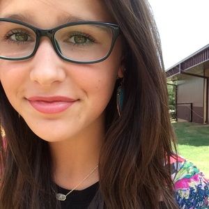 Meet your Posher, Hailey