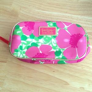 Estée Lauder cosmetic bag
