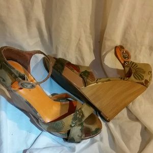 Wedge heels