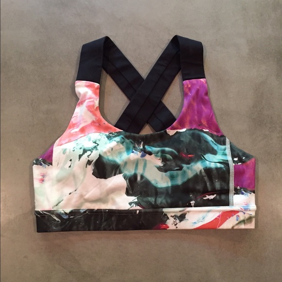 Lululemon sports bra