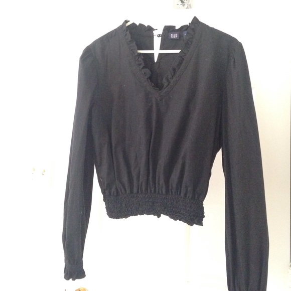 GAP black ruffled top! Very lightly worn!