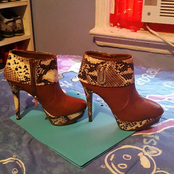 Heel boots