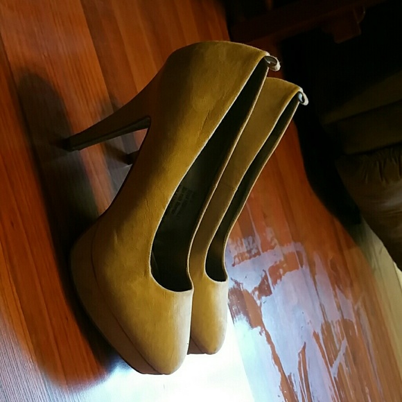 Heels - Picture 2 of 3