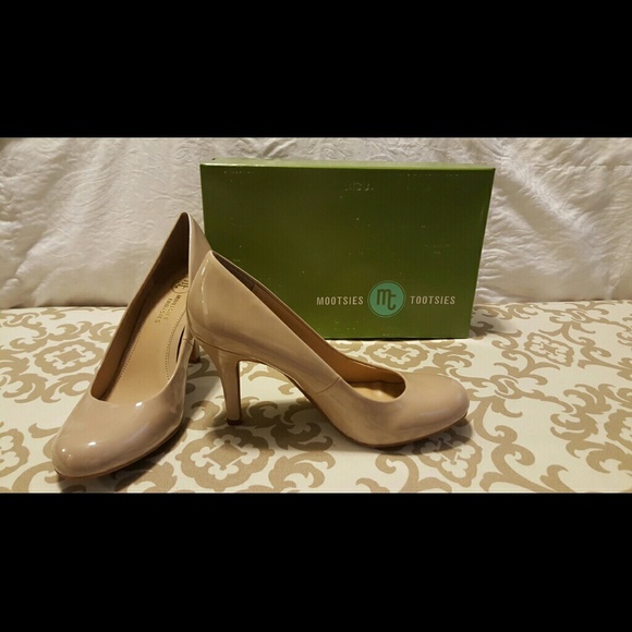 Unworn nude heels