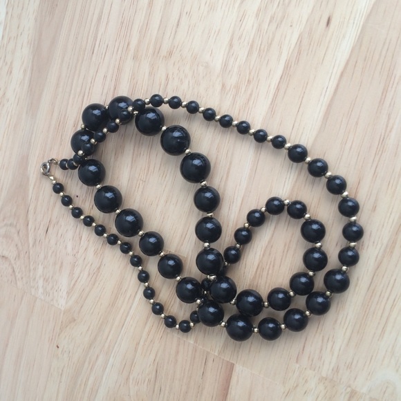 Black and gold necklace - Picture 1 of 3