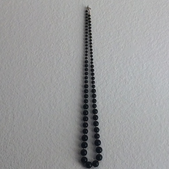 Black and gold necklace - Picture 2 of 3