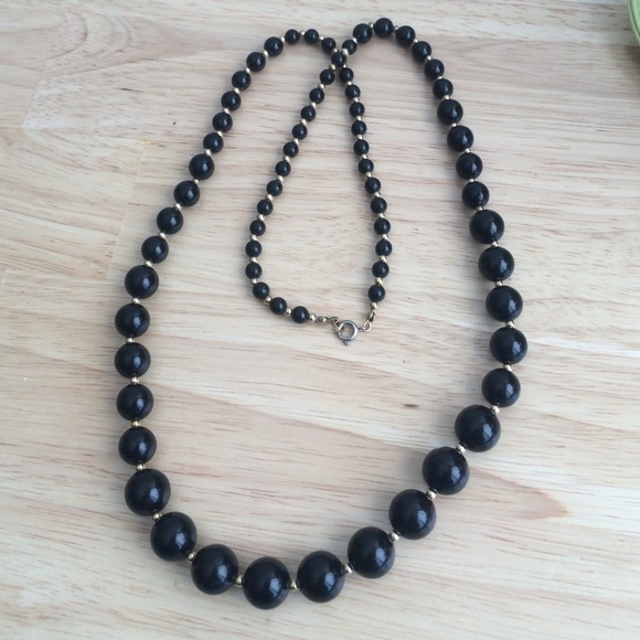 Black and gold necklace - Picture 3 of 3