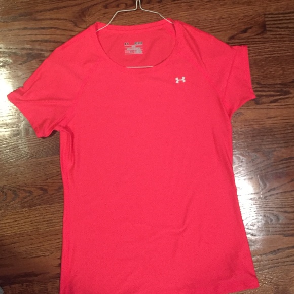 medium pink under armor T-shirt