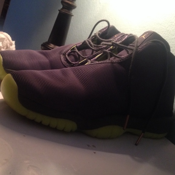 Future jordans size 7y - Picture 2 of 4