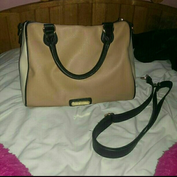 Steve Madden Handbag with straps