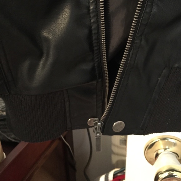 Leather jacket - Picture 2 of 4