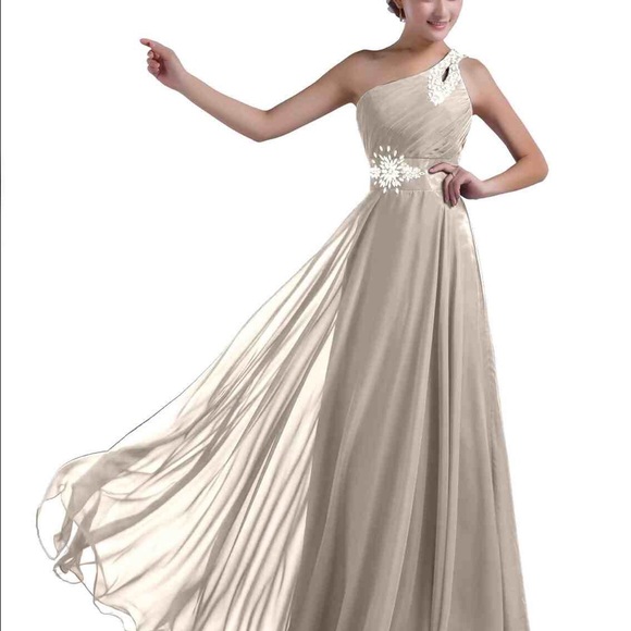 Meet your Posher, Lucia - Picture 1 of 1