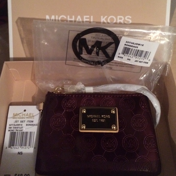 Michael Kors patent wristlet