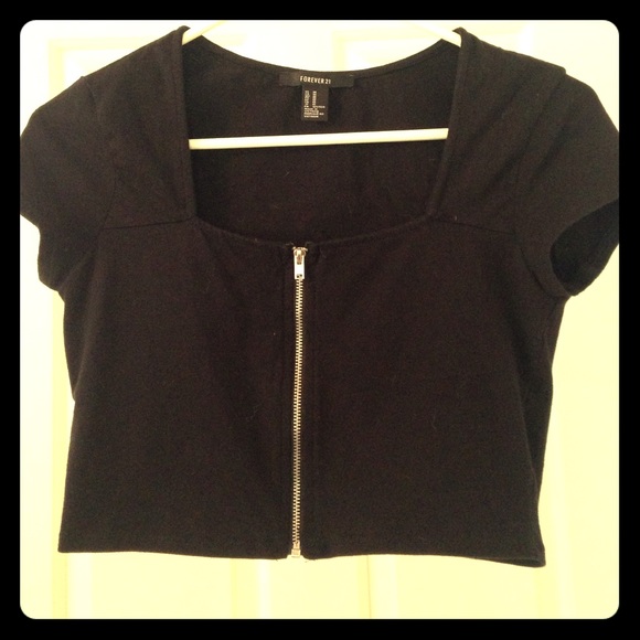 Black front zip crop top. Forever 21. Medium.