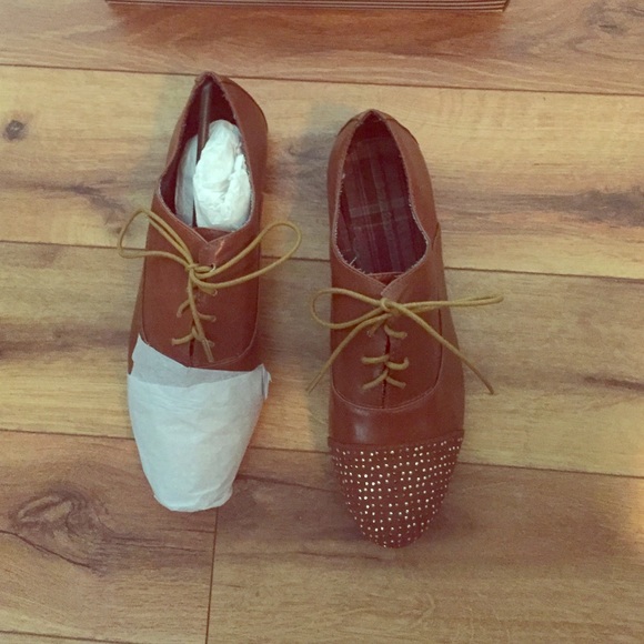 Brand new brown loafers wth laces!