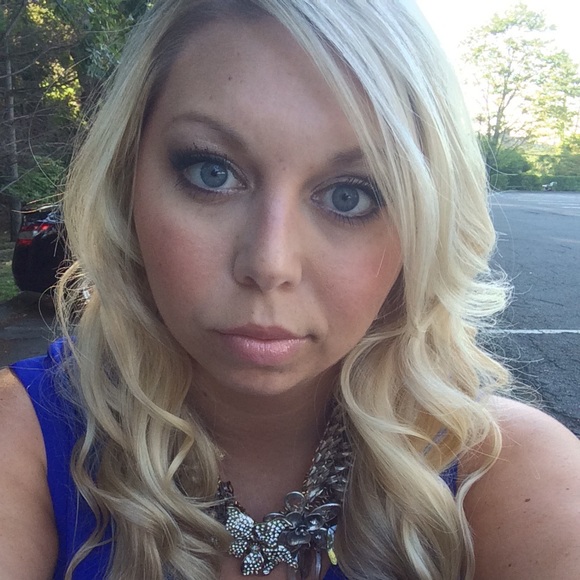 Meet your Posher, Caroleann - Picture 1 of 1