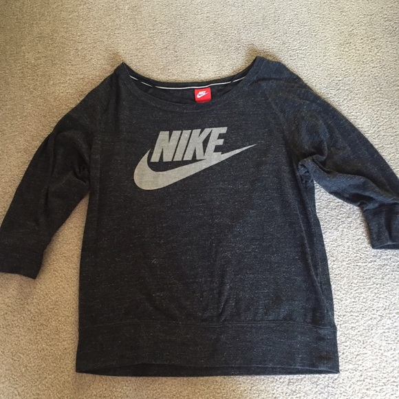 Charcoal gray Nike tee.