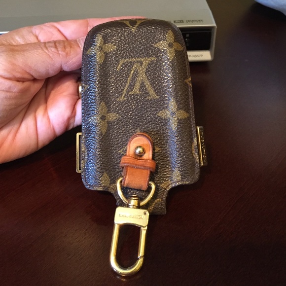 Louis Vuitton pouch or phone case⚡️OBO⚡️ - Picture 2 of 4