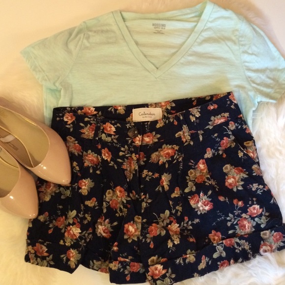 LAST CHANCE -- Cute corduroy floral shorts