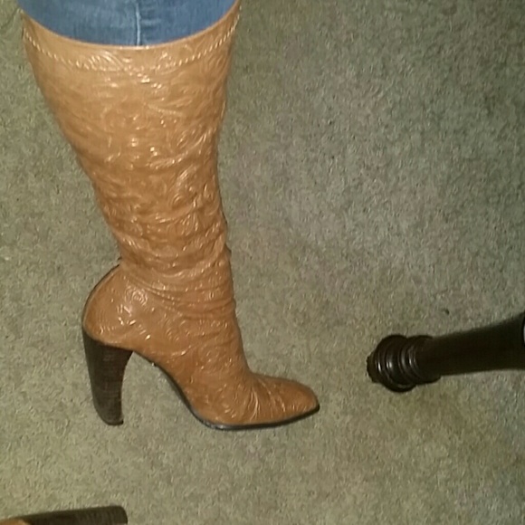 Me too sz 9 tan boots