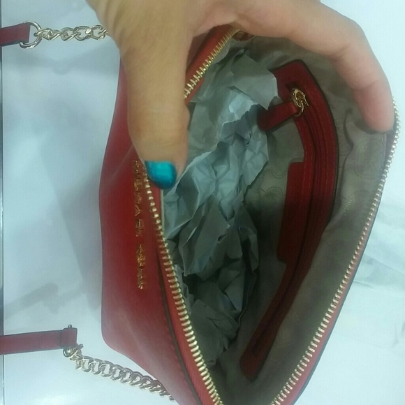 MK GORGEOUS SAFFIANO LEATHER CHILI - Picture 2 of 2