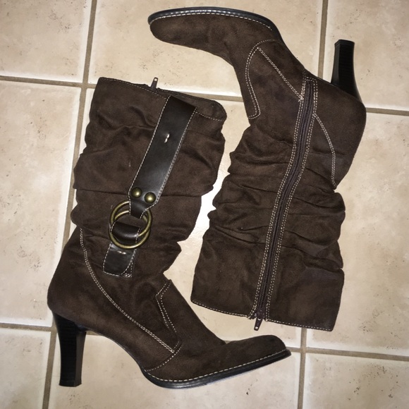 Suede chocolate heeled boots