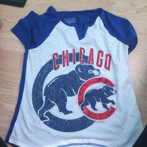 Cubs blue and white t-shirt