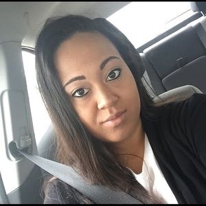 Meet your Posher, Dominique